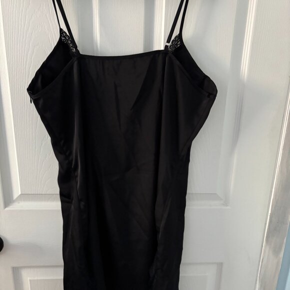 Finesse Black Deep V Dress - Picture 5 of 5